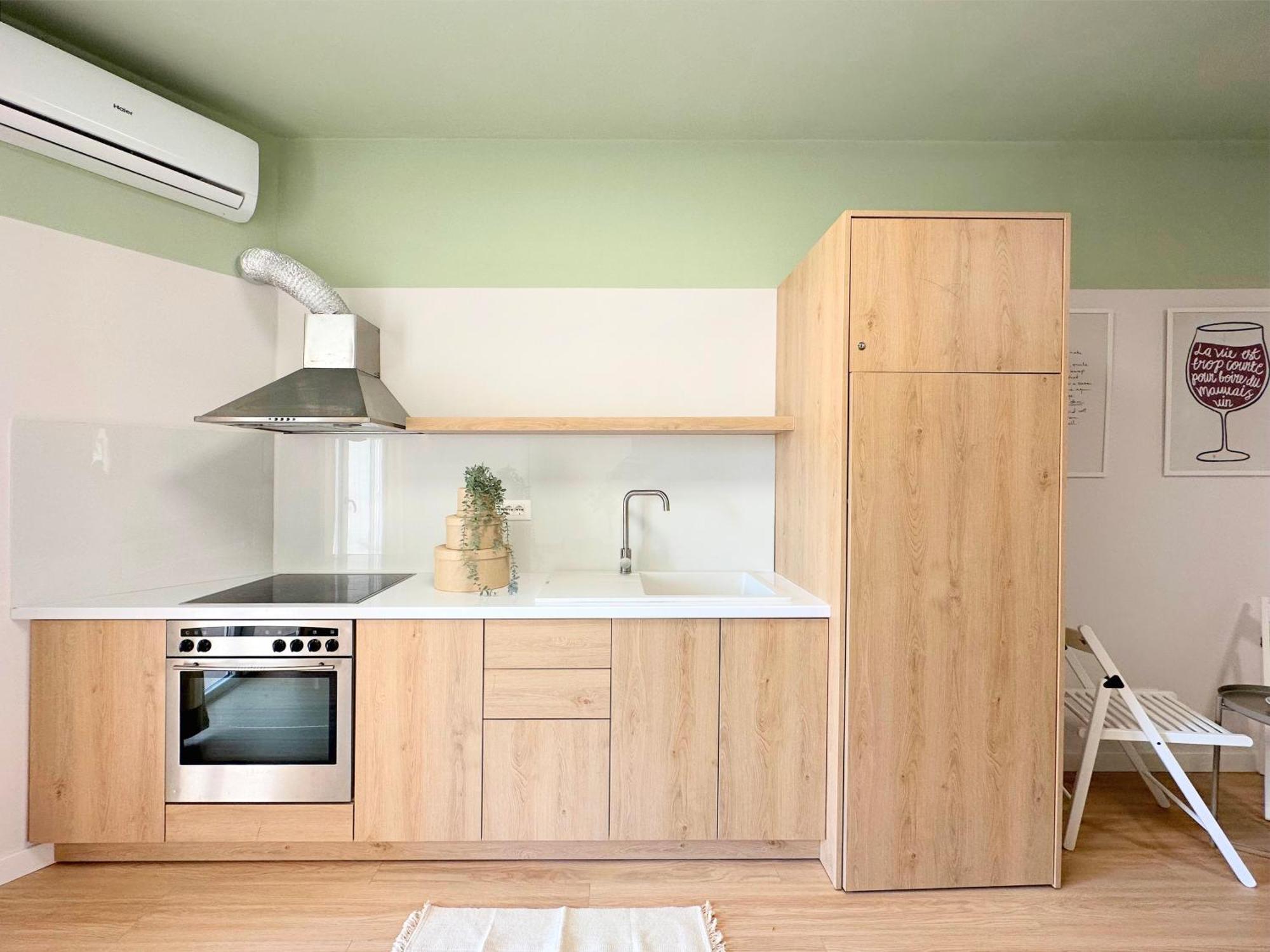 Apartment - Sea View - *